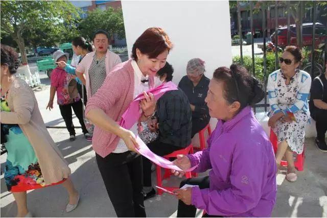 请问成吉思汗姓什么？